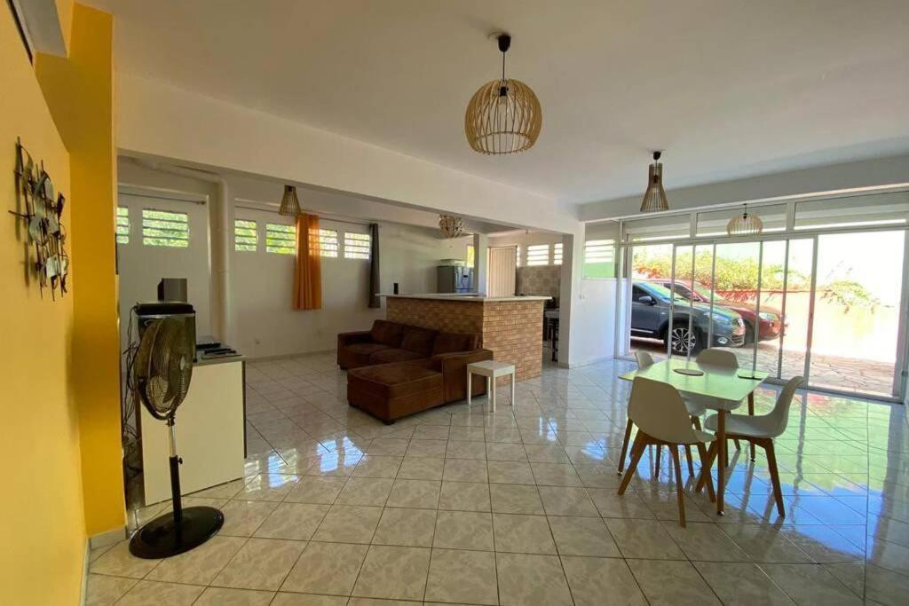 Charmant Appartement Avec Piscine 勒罗贝尔 外观 照片