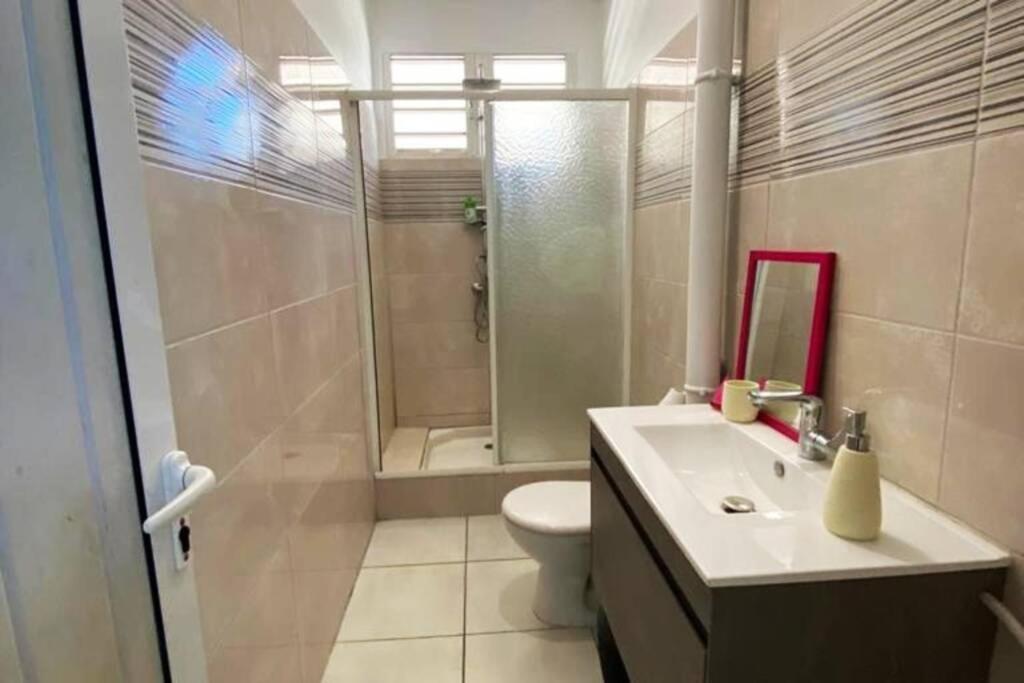 Charmant Appartement Avec Piscine 勒罗贝尔 外观 照片