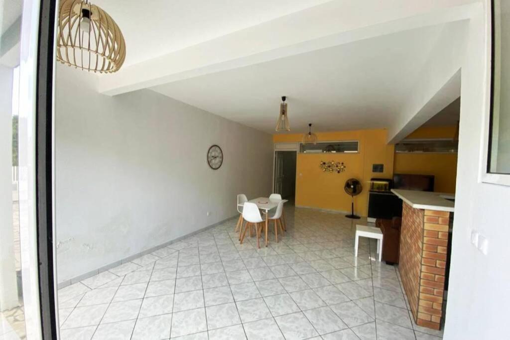 Charmant Appartement Avec Piscine 勒罗贝尔 外观 照片