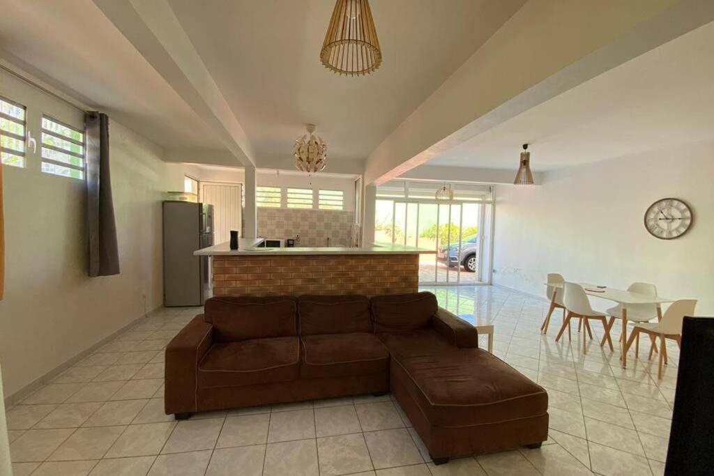 Charmant Appartement Avec Piscine 勒罗贝尔 外观 照片