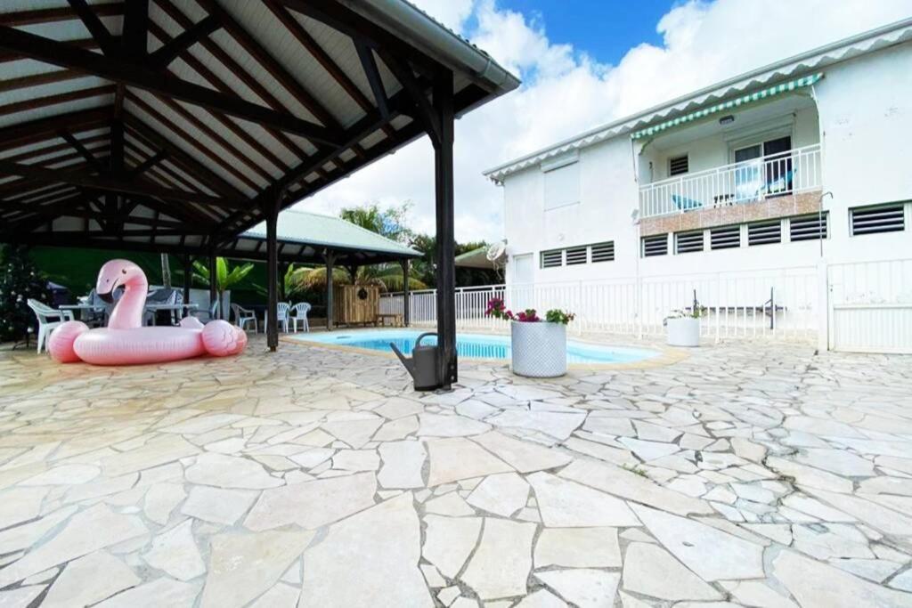 Charmant Appartement Avec Piscine 勒罗贝尔 外观 照片
