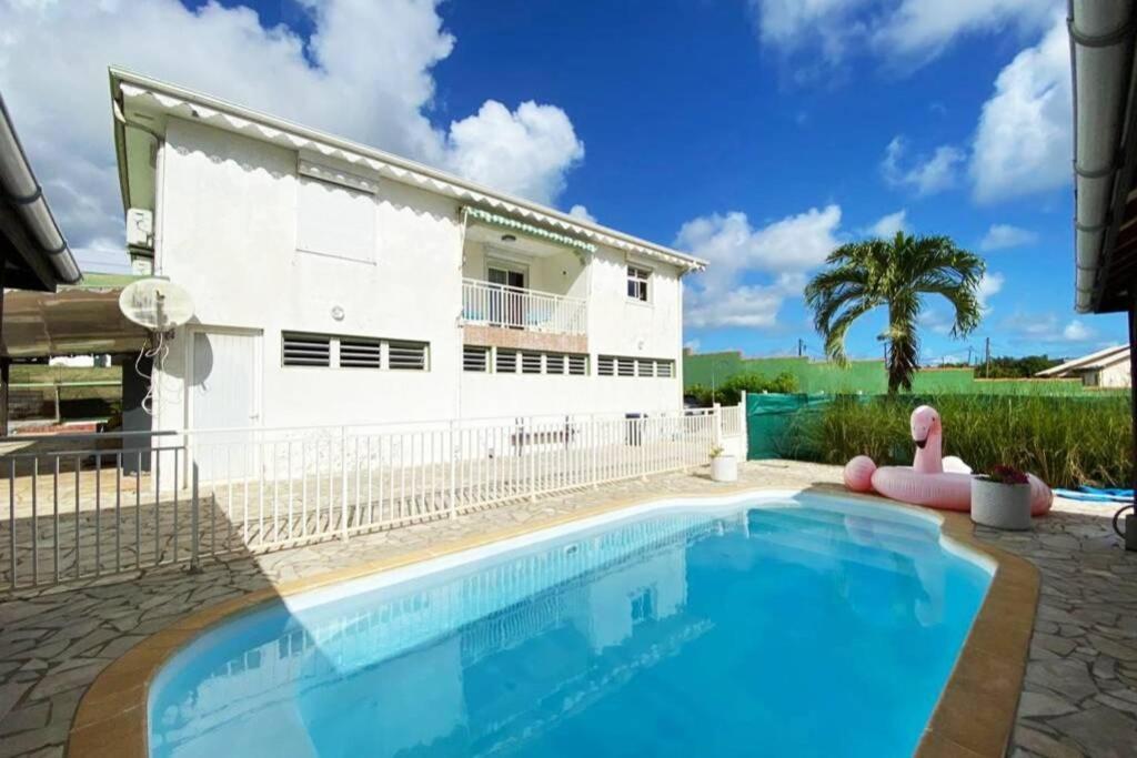 Charmant Appartement Avec Piscine 勒罗贝尔 外观 照片